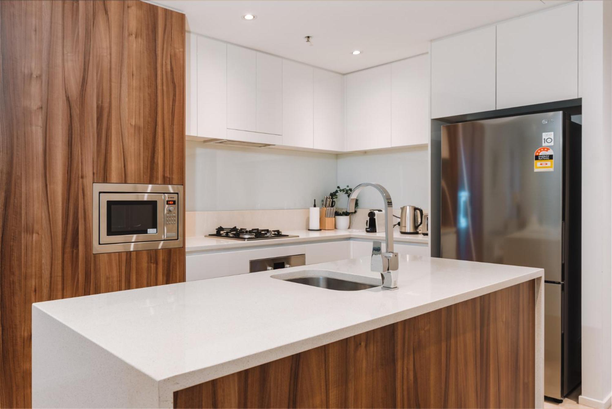 1-bed With Amazing Views, Pool, Gym, Bbq & Parking * Canberra