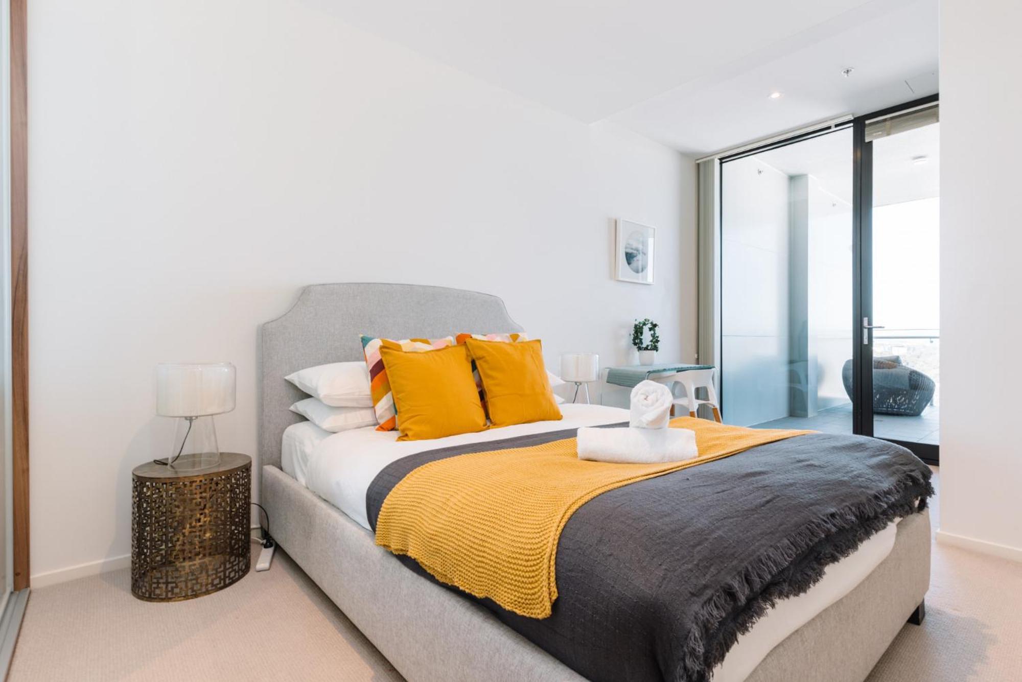 Apartment 1-bed With Amazing Views, Pool, Gym, Bbq & Parking