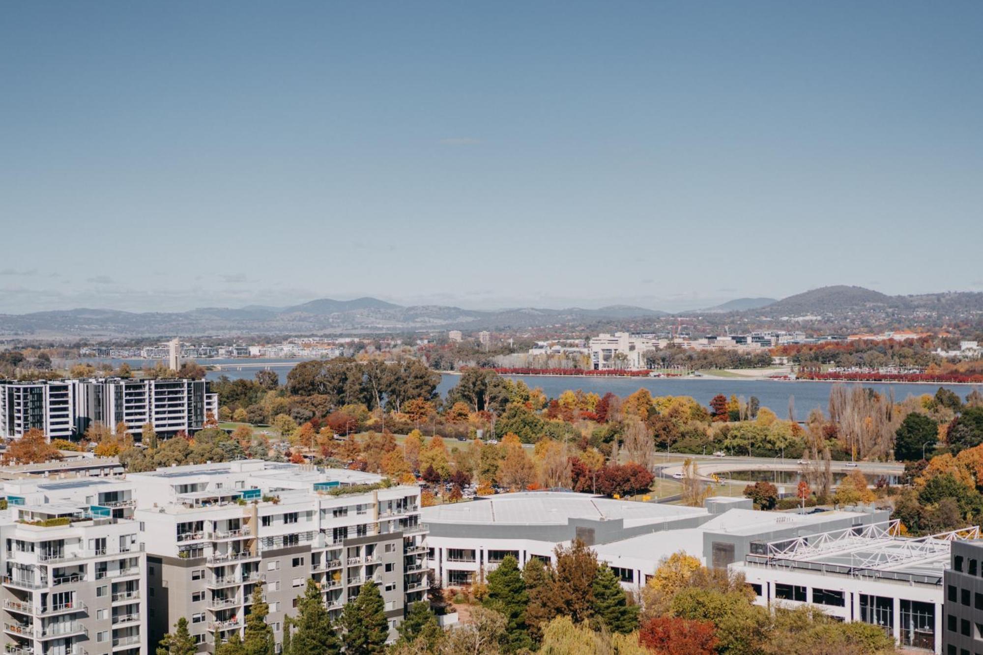 1-bed With Amazing Views, Pool, Gym, Bbq & Parking Apartment Canberra