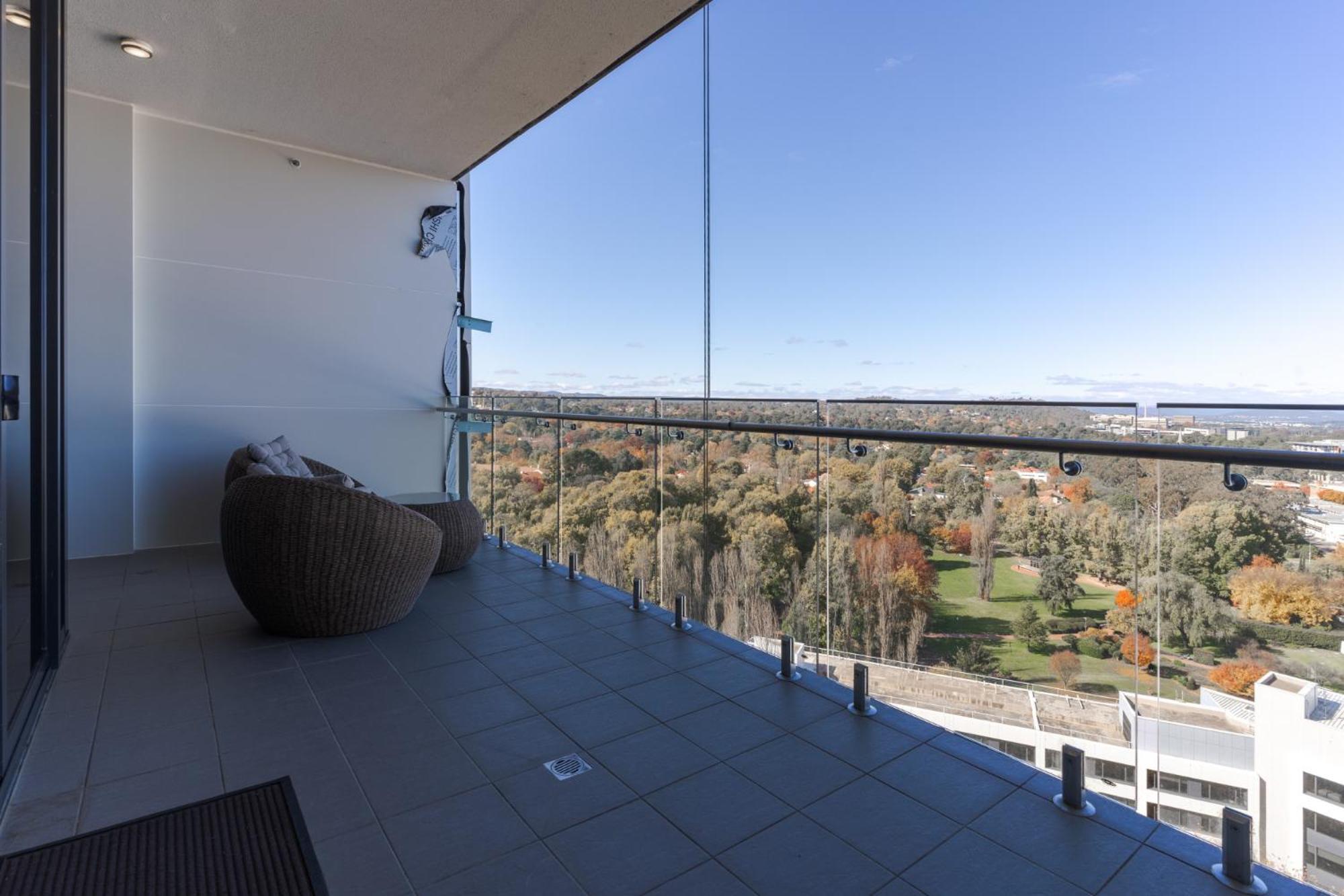 Apartment 1-bed With Amazing Views, Pool, Gym, Bbq & Parking *