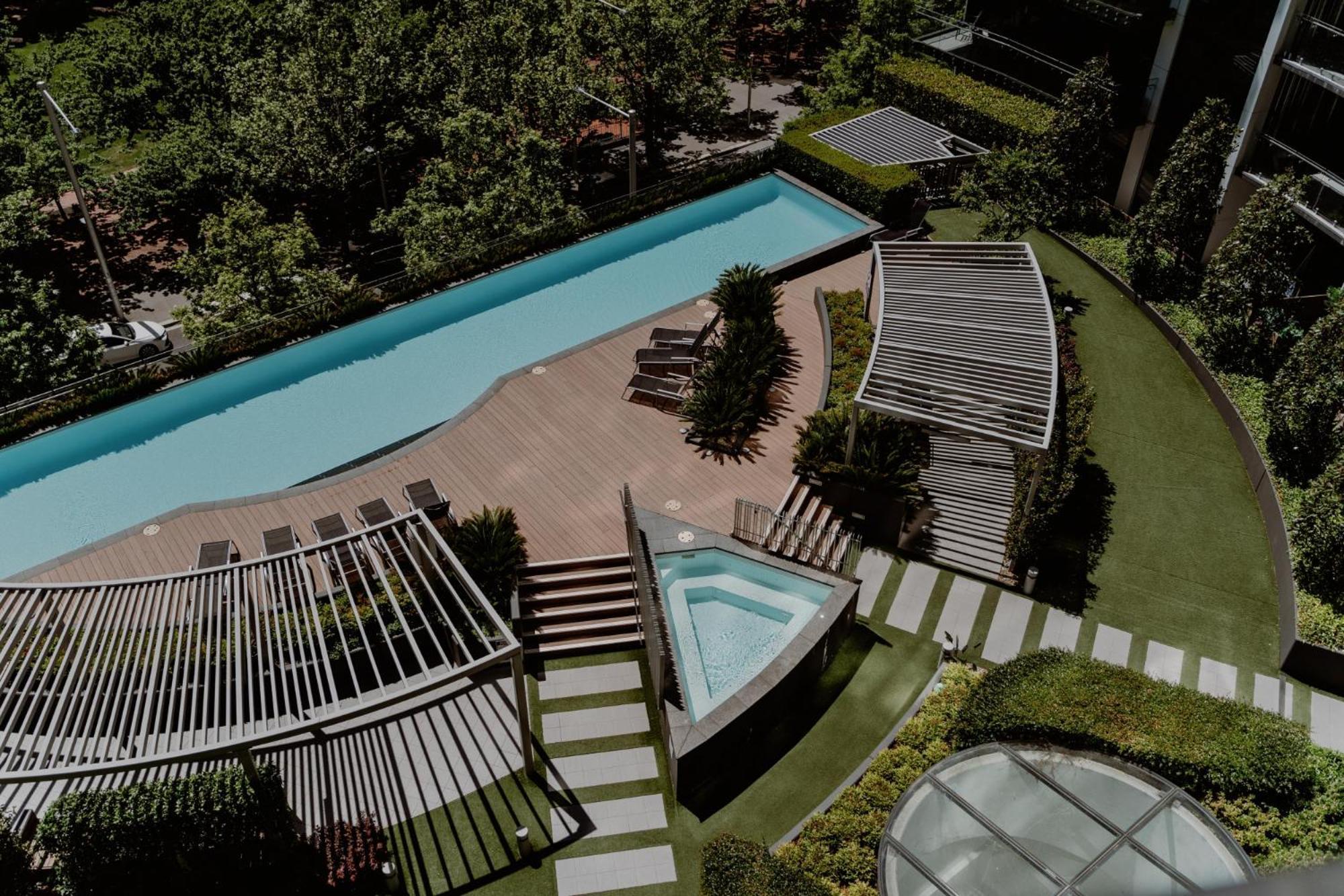 Apartment 1-bed With Amazing Views, Pool, Gym, Bbq & Parking Canberra