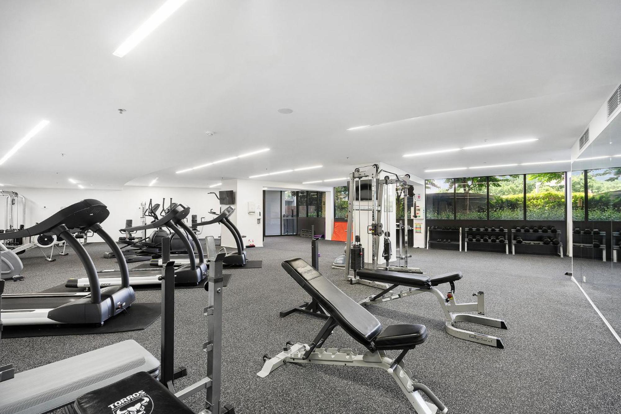 Apartment 1-bed With Amazing Views, Pool, Gym, Bbq & Parking *