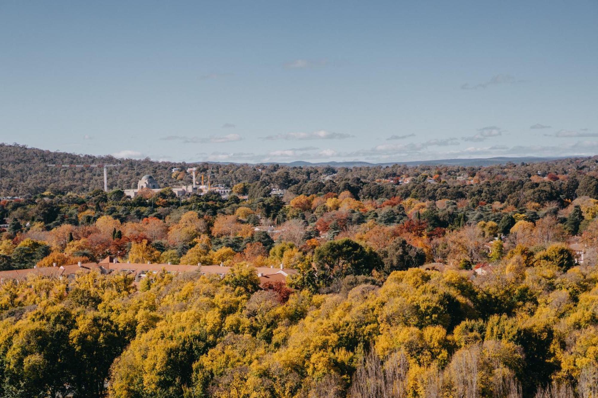 1-bed With Amazing Views, Pool, Gym, Bbq & Parking Canberra